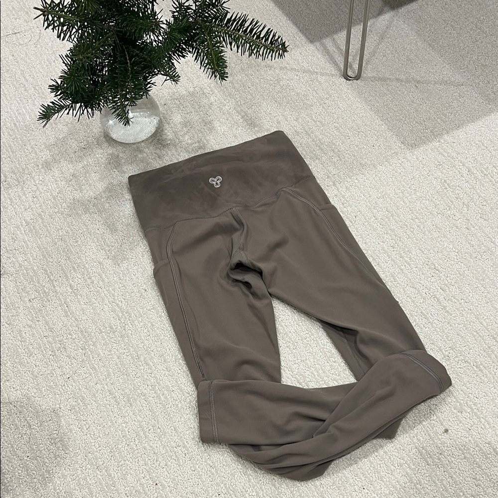Artizia TNA beige High-Waisted Leggings
